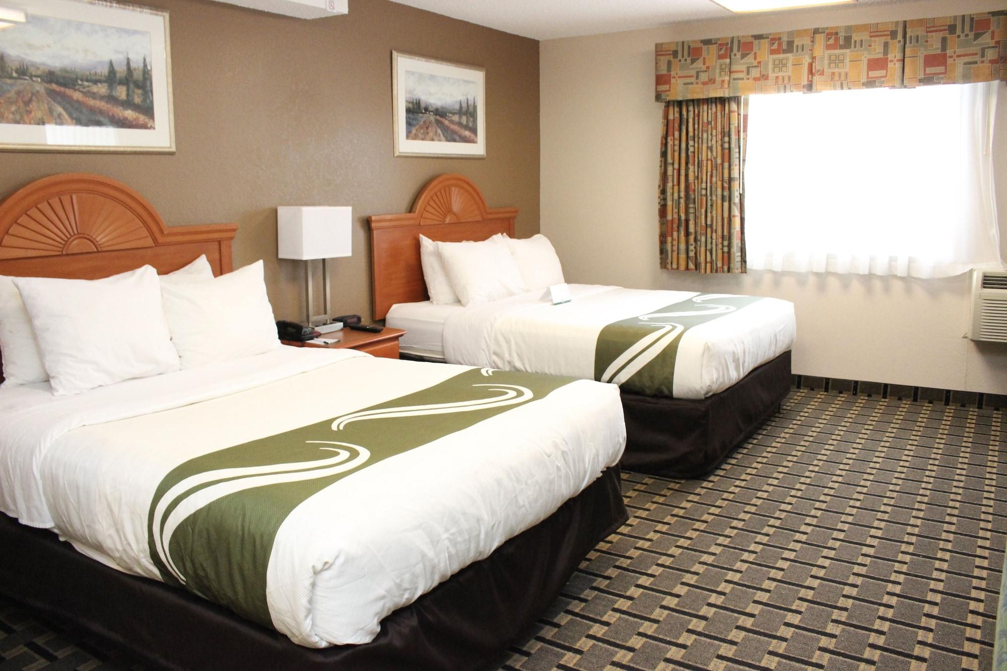 Quality Inn & Suites Detroit Metro Airport Romulus Bagian luar foto