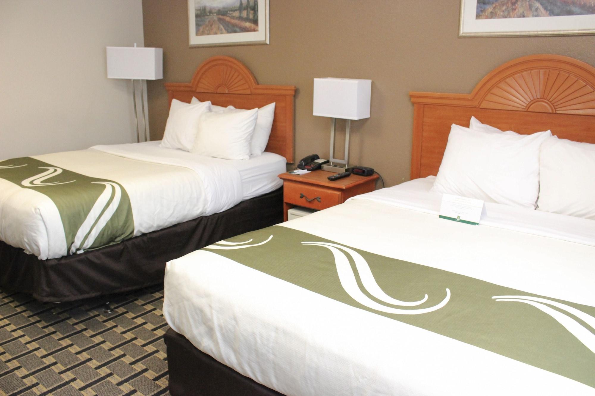 Quality Inn & Suites Detroit Metro Airport Romulus Bagian luar foto