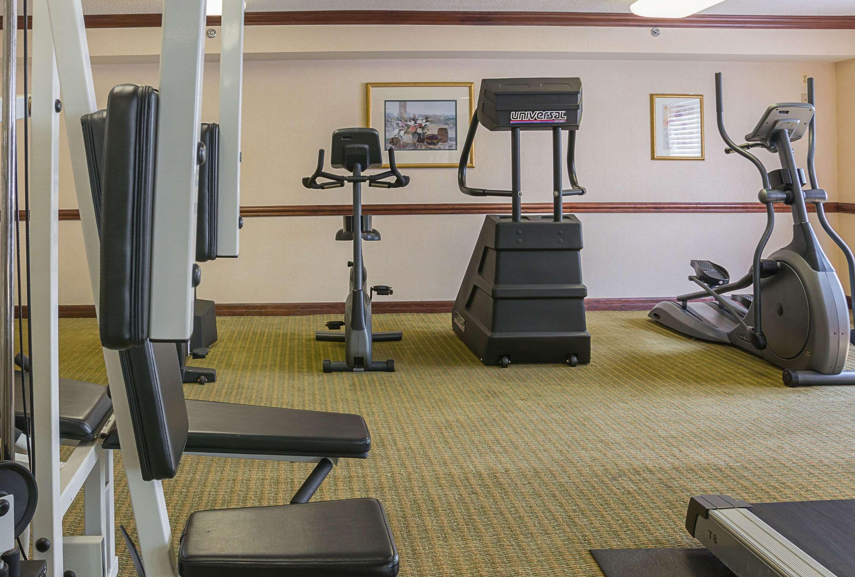 Quality Inn & Suites Detroit Metro Airport Romulus Bagian luar foto