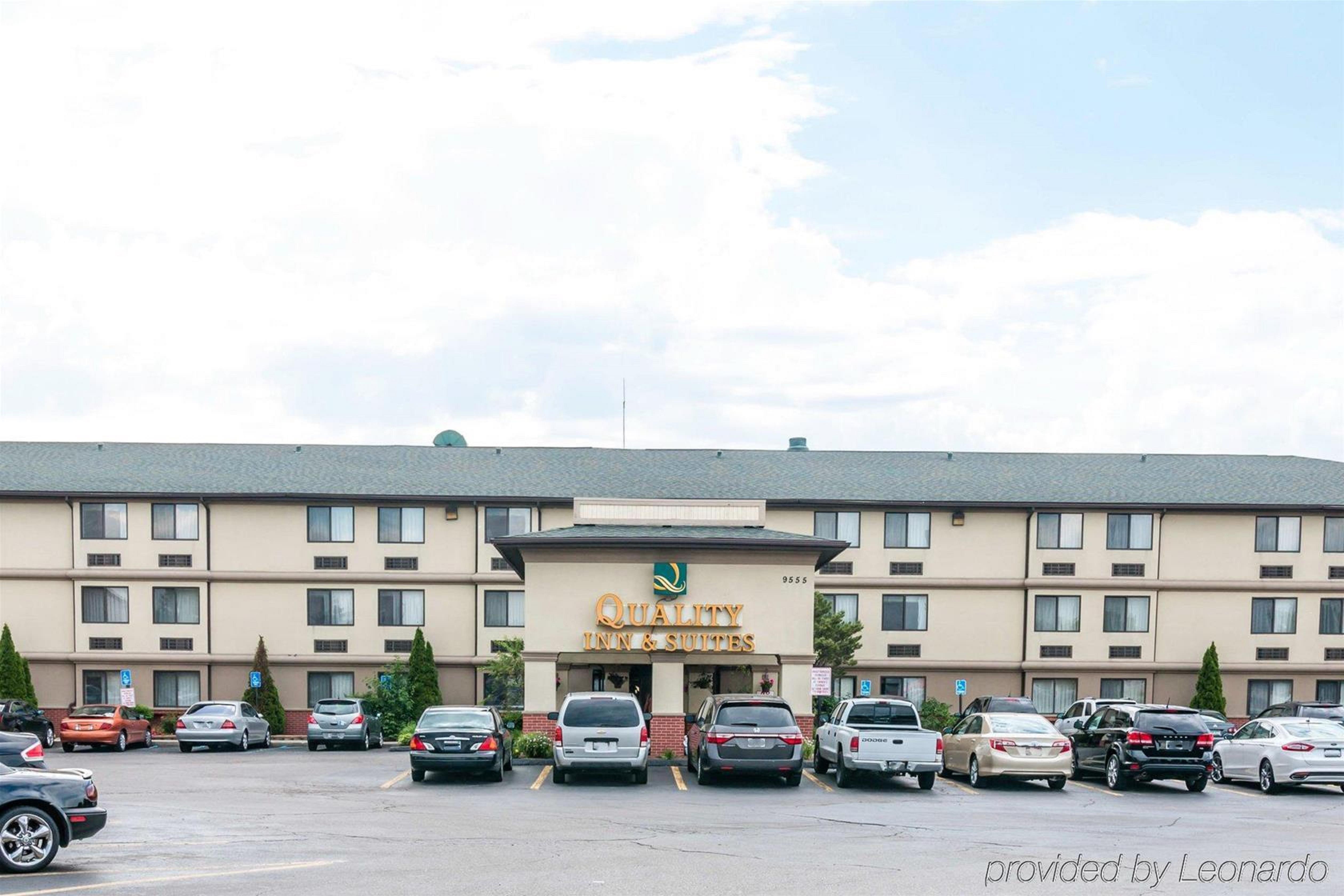 Quality Inn & Suites Detroit Metro Airport Romulus Bagian luar foto