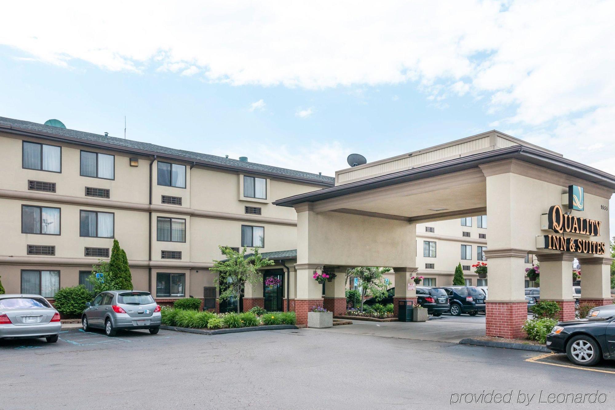 Quality Inn & Suites Detroit Metro Airport Romulus Bagian luar foto