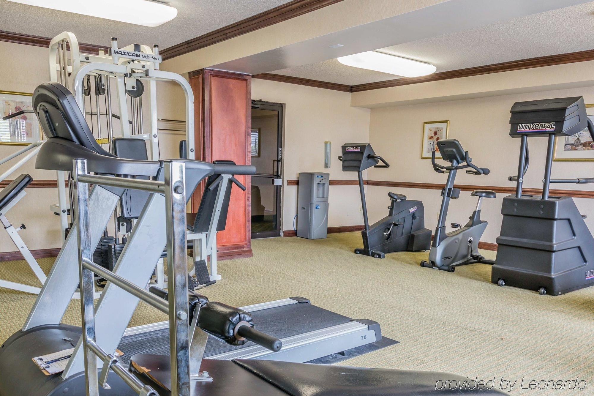 Quality Inn & Suites Detroit Metro Airport Romulus Bagian luar foto