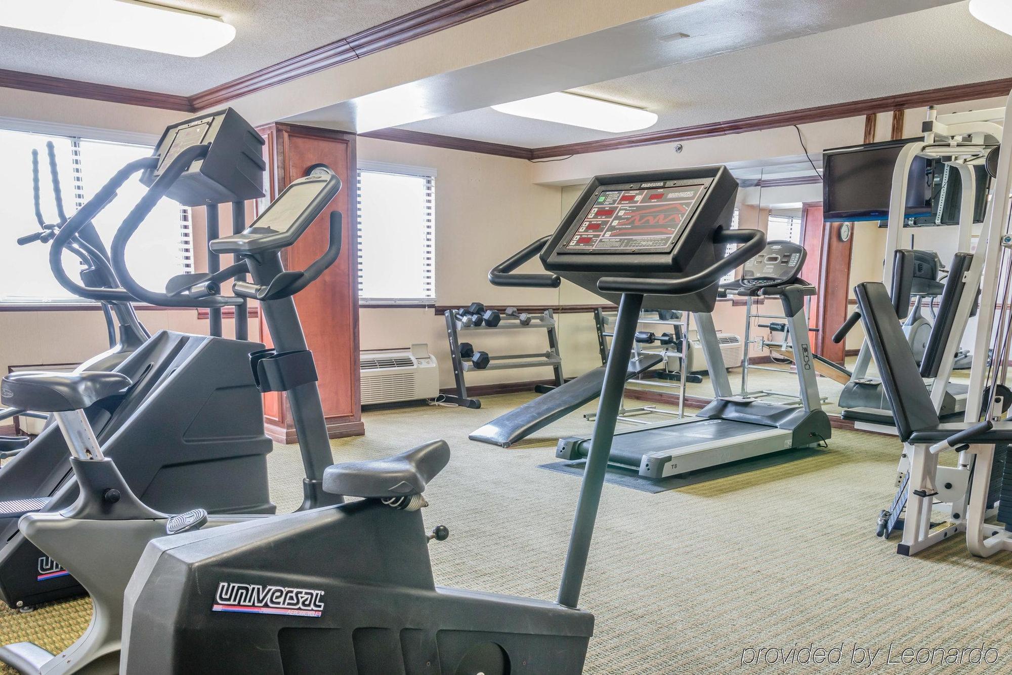 Quality Inn & Suites Detroit Metro Airport Romulus Bagian luar foto